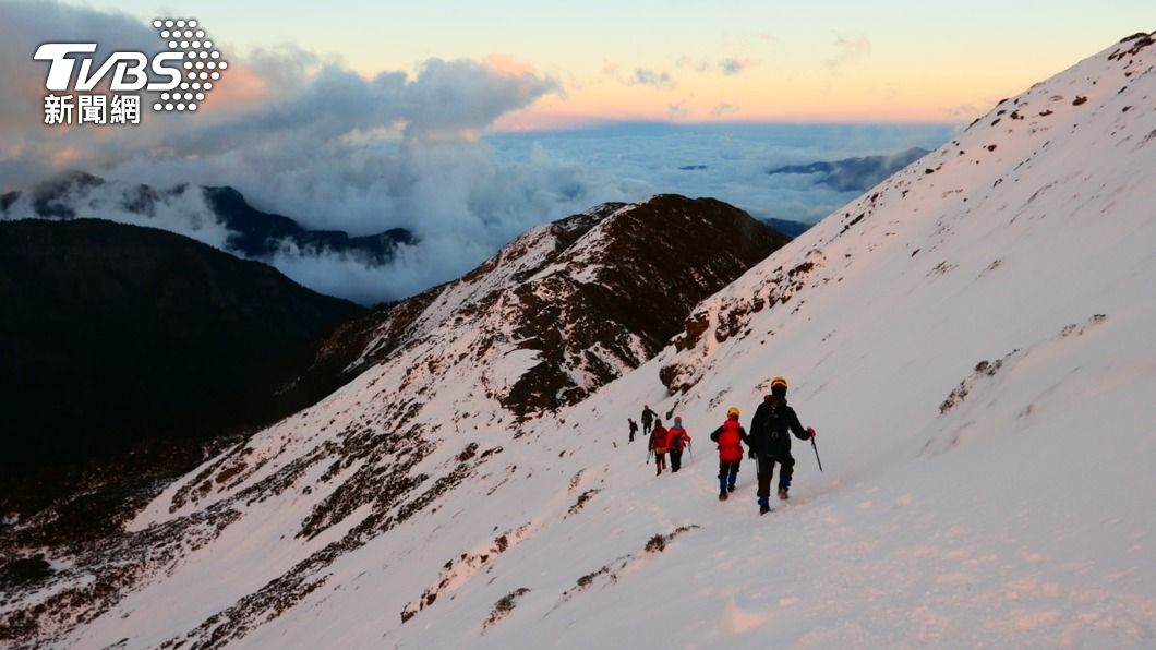 雪山積雪相當厚,主峰將近50公分。(圖/山訓教官 歐陽台生提供)