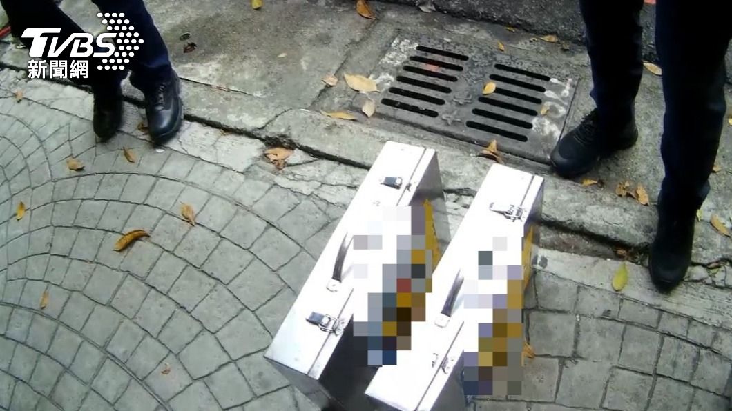 炸彈嗎?台中街頭驚見2不明鐵箱 真相曝光大家笑了