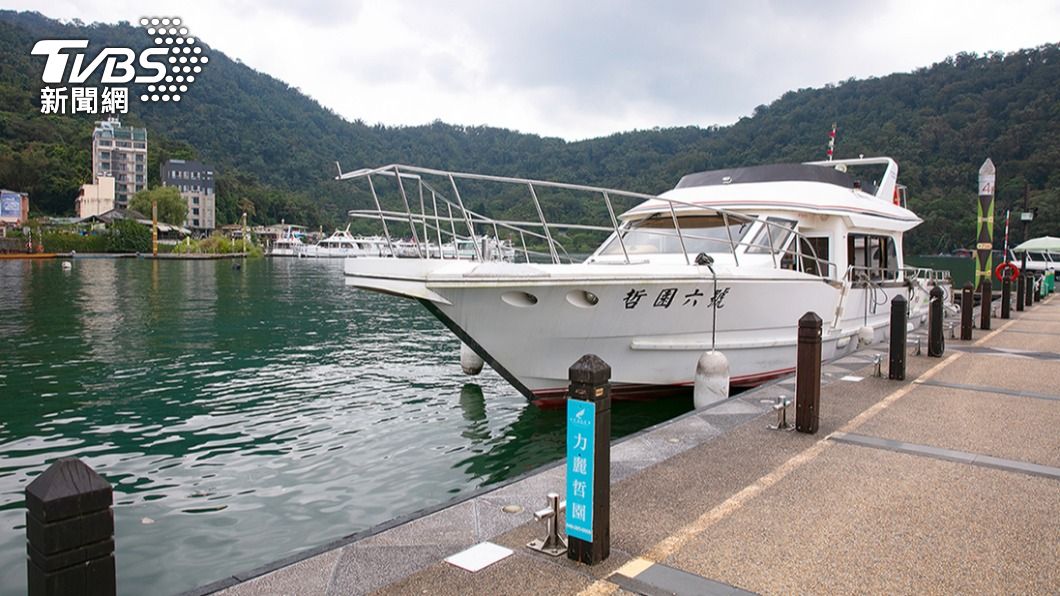 力麗哲園提供「哲園六號」提供日月潭遊湖體驗搭配下午茶之旅。(圖/力麗觀光集團提供)