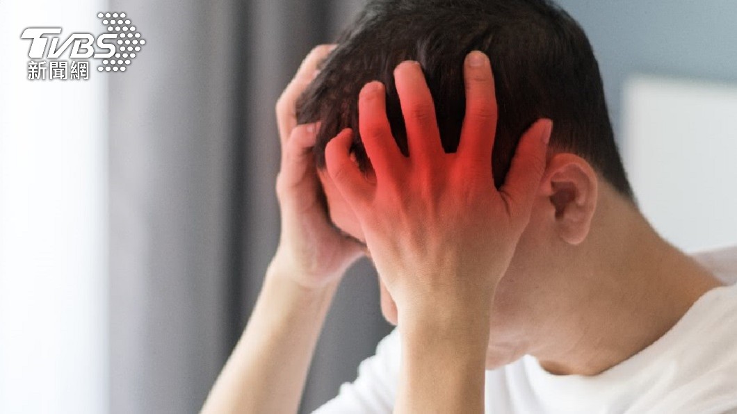 男子回想20年前和哥哥玩空氣槍時自己腦部曾中彈但並未及時處理。(示意圖/shutterstock達志影像)