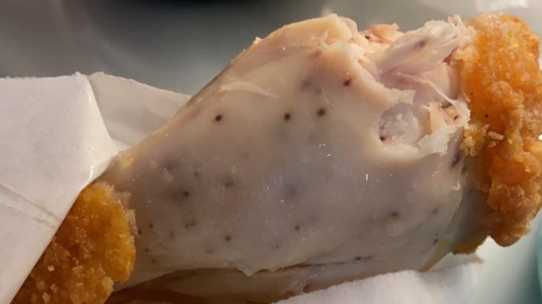 麥脆雞有莫名黑點？她怨「密集恐懼發作」　內行解答真相