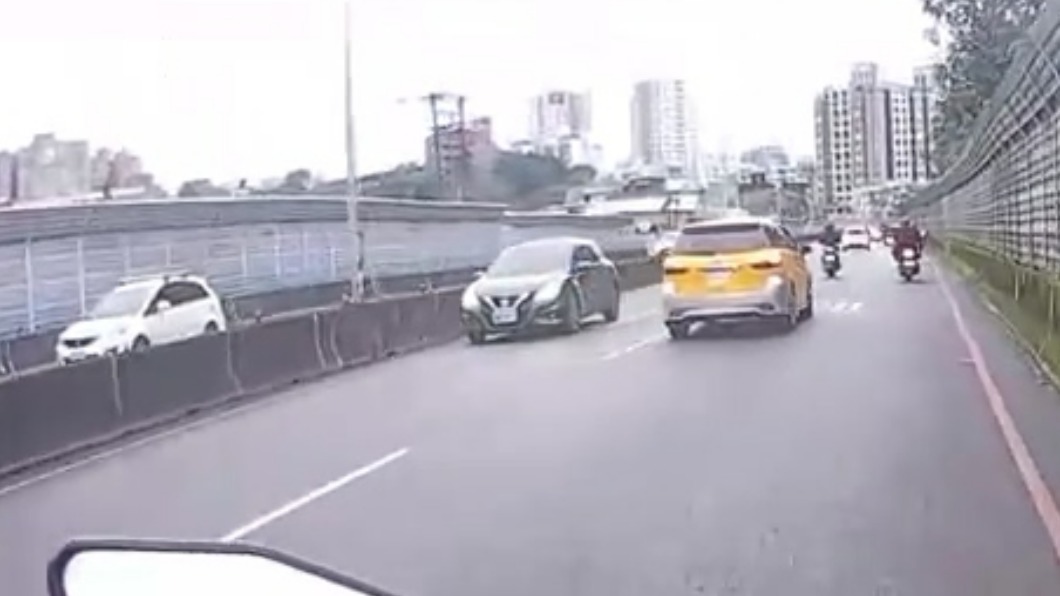 又見「恐怖逆向」!順向車嚇壞急閃 網友苦勸:回頭是岸