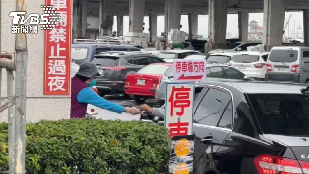 票亭也未要求駕駛出示簡訊證明。(圖/TVBS)