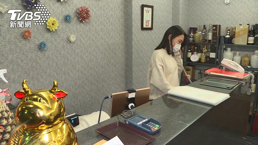 電話訂位時，店員也會講「3+1」。（示意圖／TVBS） 