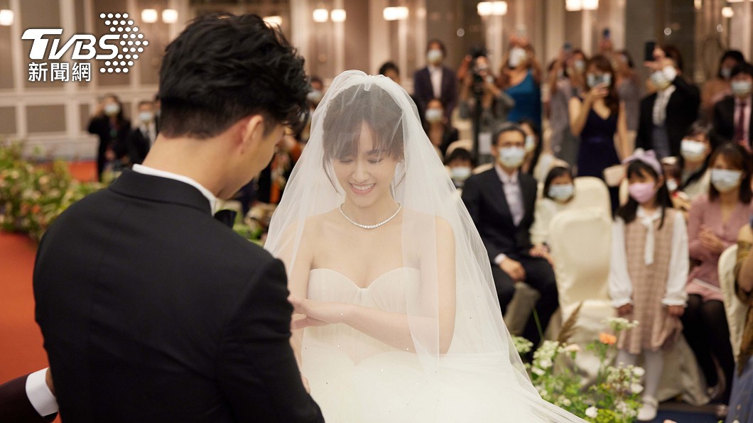 憲哥手指一根根鬆開交付!吳姍儒「童話婚高清照」一次看