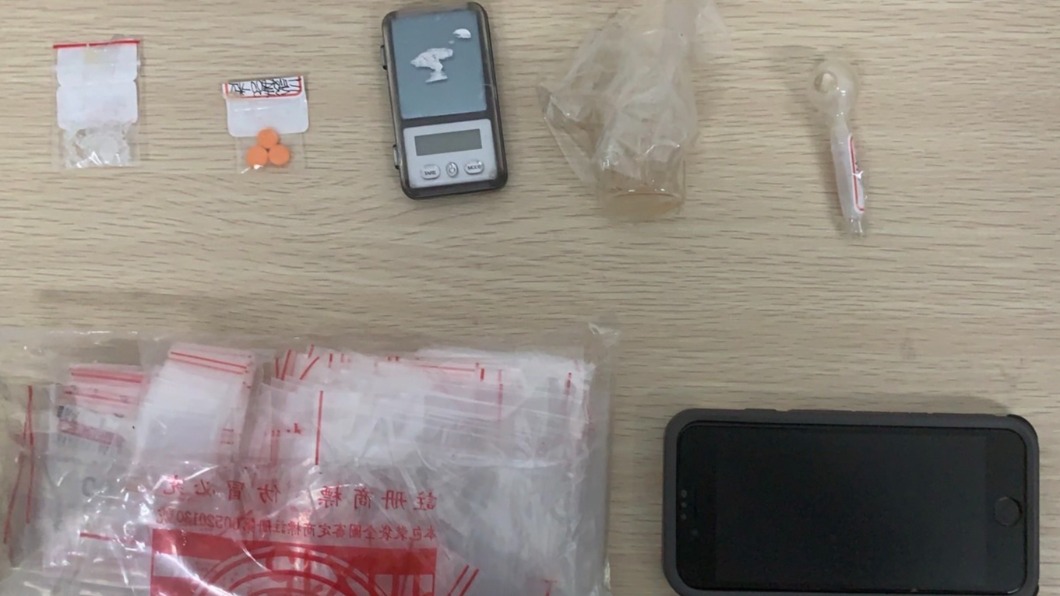 警方尋獲多樣毒品。（圖／鹽埕分局提供）