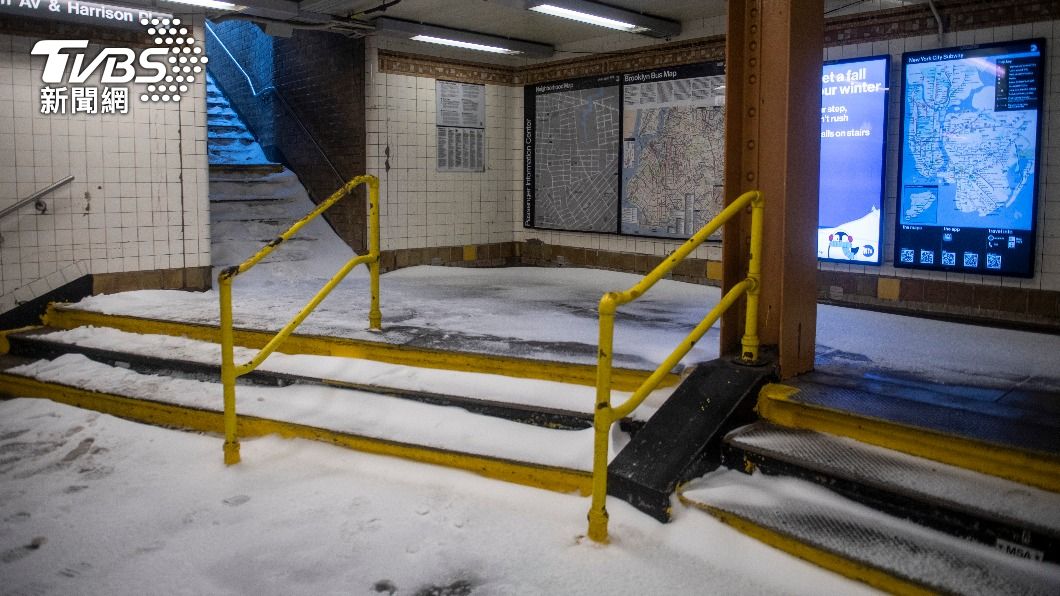 致命暴風氣旋襲擊美東 風速堪比颶風 積雪灌進地下鐵