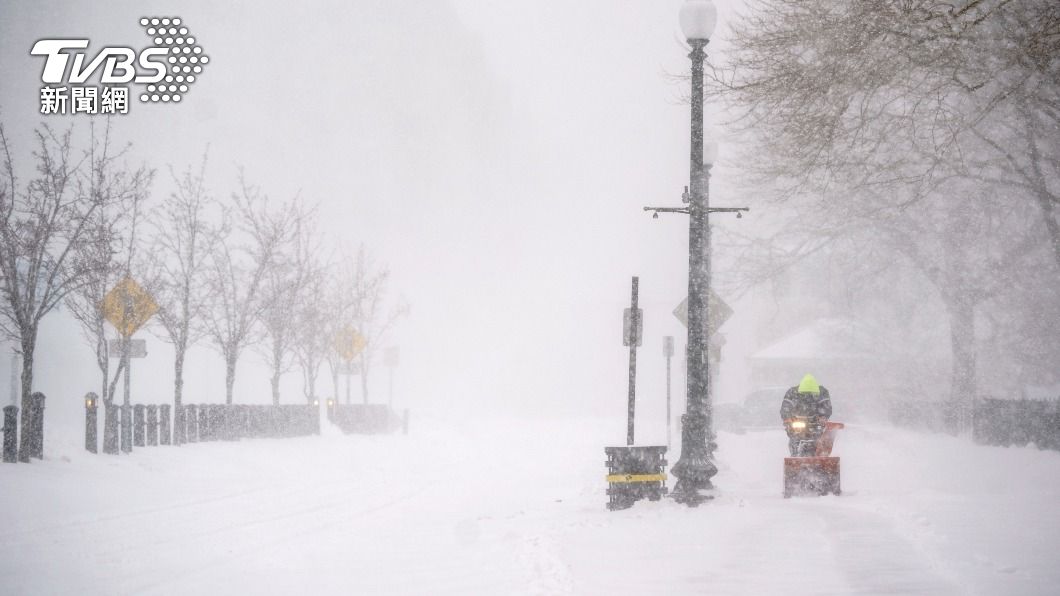 專家指出這場暴風雪引發爆炸氣旋,恐帶來嚴重災情。(圖/達志影像美聯社)