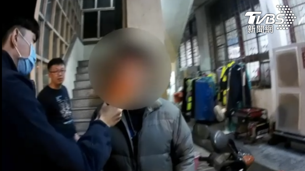 活該！醉茫茫誤闖施工處　封鎖線勒頸摔車隔壁警聞聲活逮