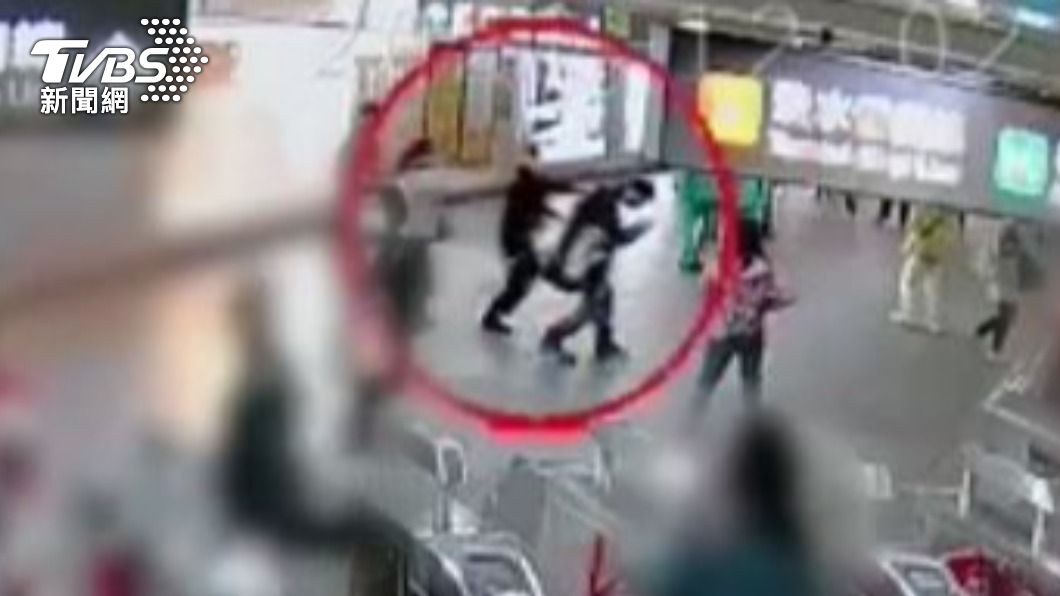 人多衝突多!捷運警公布監視器 搶出站、出車廂一言不合爆打