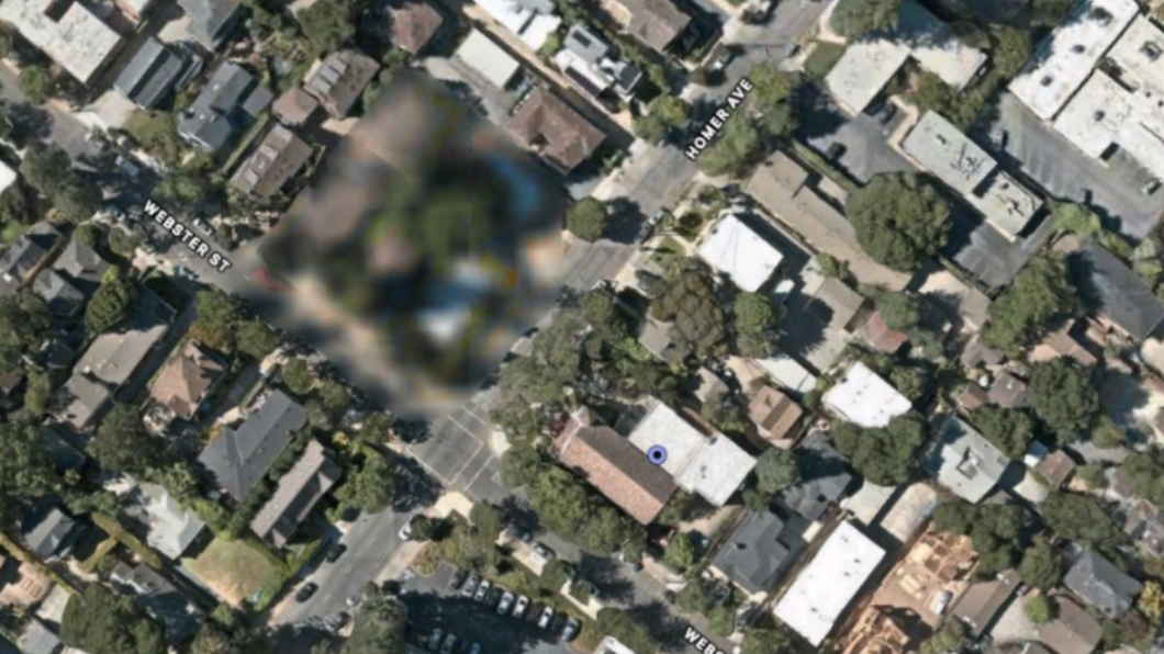 Apple Maps將庫克家周邊整塊區域全數馬賽克處理。(圖/翻攝自Apple Maps)