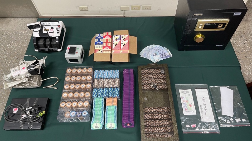 「防堵破口」嘉義市警攻破德撲賭場 現場查扣逾6萬台幣
