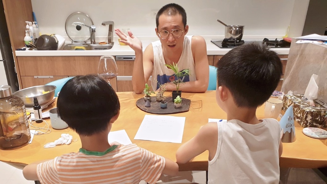 浩子是演藝圈中愛家好男人代表。(圖/翻攝自浩角翔起笑一個臉書)