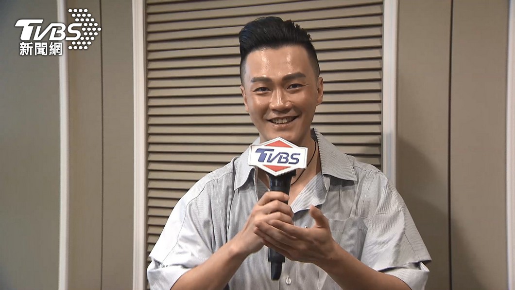 林俊逸當年出道的薪水很少，1個月只有2千元。（圖／TVBS）