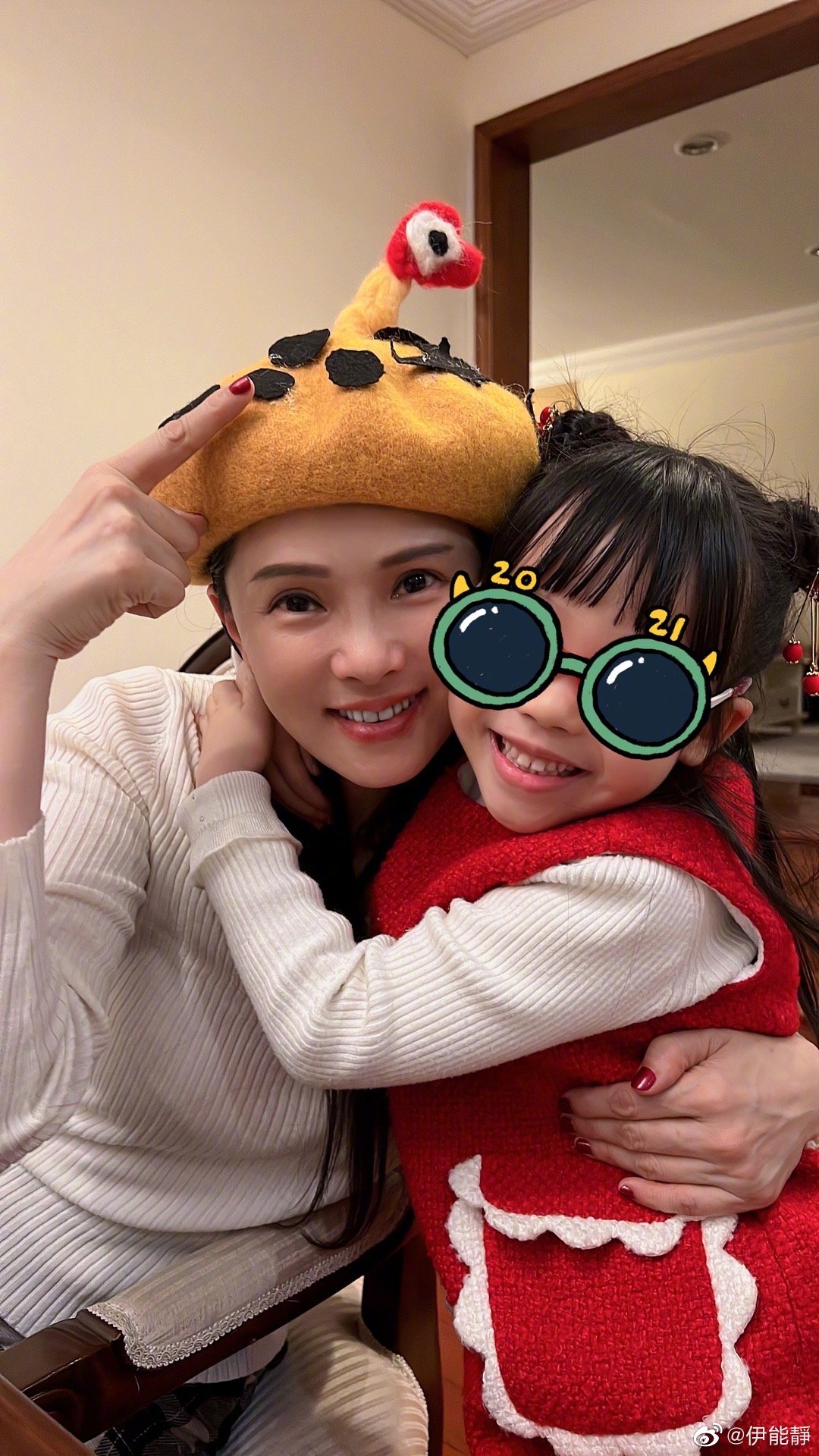 伊能靜與女兒「小米粒」。(圖/翻攝自伊能靜微博)