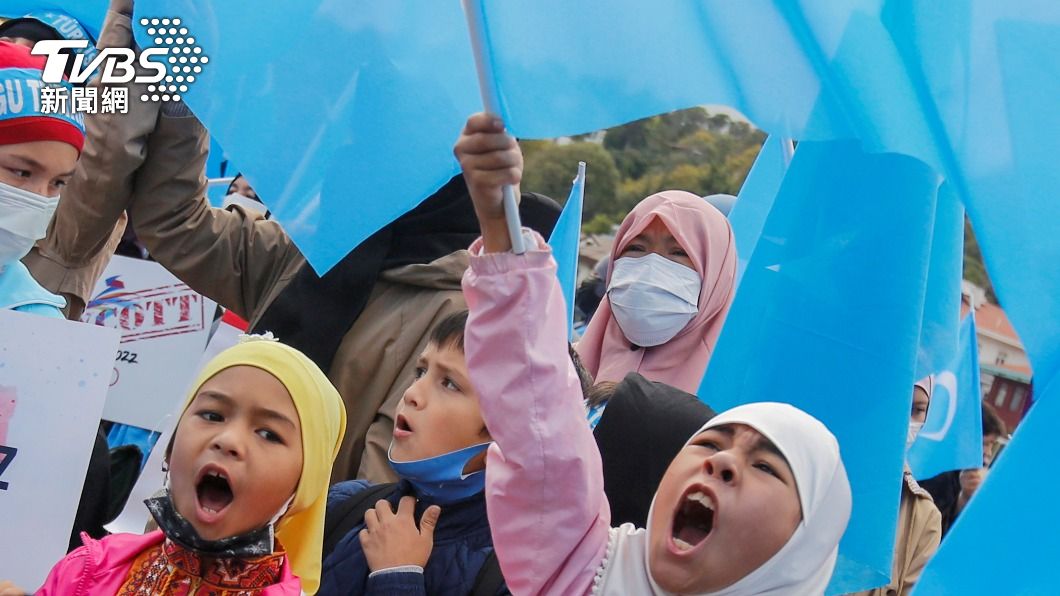 維吾爾人2021年10月在土耳其抗議中國大陸迫害新疆人權。(圖/達志影像路透)