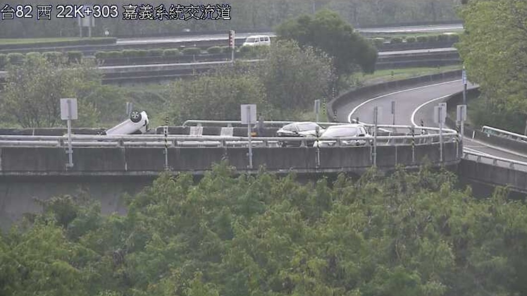 除夕返鄉國道今早3事故!翻覆、3車連撞 最長回堵2公里