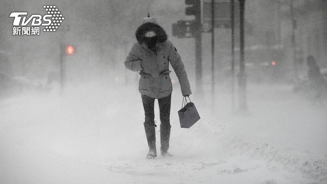 紐約近日遭炸彈氣旋侵襲,降下驚人雪量。(圖/達志影像美聯社)