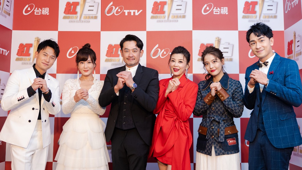 好糗!王樂妍登台「靴子開口笑」 方馨秀雪白長腿超吸睛