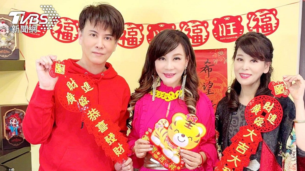 除夕豪撒50個紅包!龍千玉爆「招財秘笈」滿桌全金幣