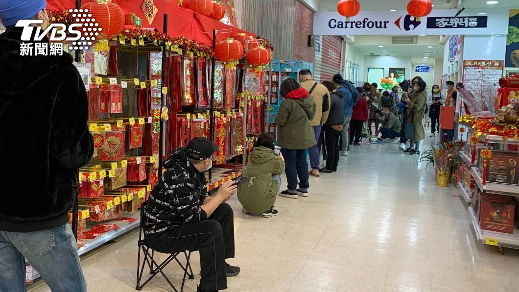 初一福袋混戰!搶當台積電股東家樂福排爆 全聯APP當機