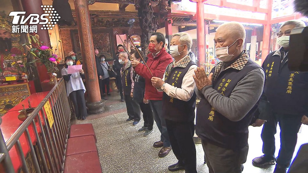 前總統馬英九向神農大帝祈求風調雨順、颱風小,國泰民安、出口多之外,也祈求「希望趕快有雞蛋!」。(圖/TVBS資料畫面)