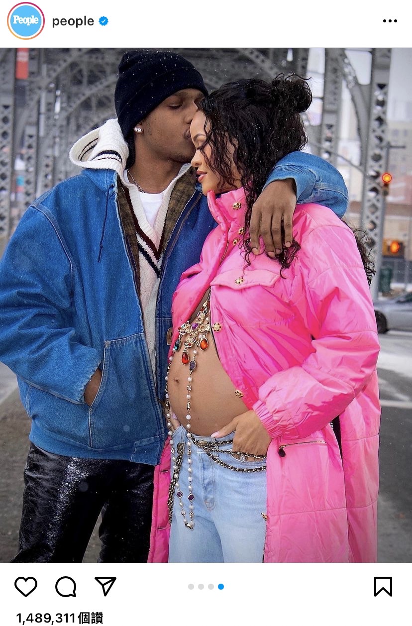 A$AP Rocky親吻蕾哈娜額頭,畫面相當甜蜜。(圖/翻攝自People Magazine Instagram @people)