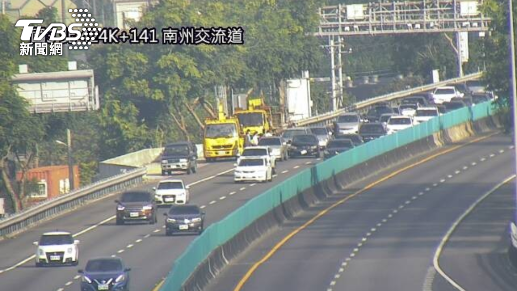 走春注意!國道1號4車連撞回堵7公里 午後壅塞點一次看
