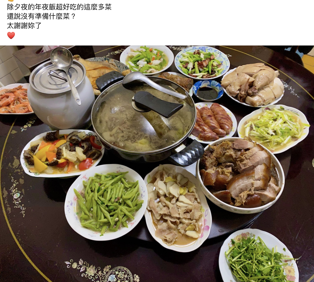 曹西平分享年夜飯的豐盛年菜。（圖／翻攝自曹西平臉書）