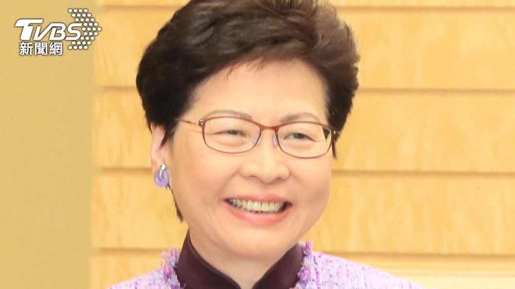 林鄭訪追蹤辦拜年「讚工作效率高」 籲新年期間減少聚會