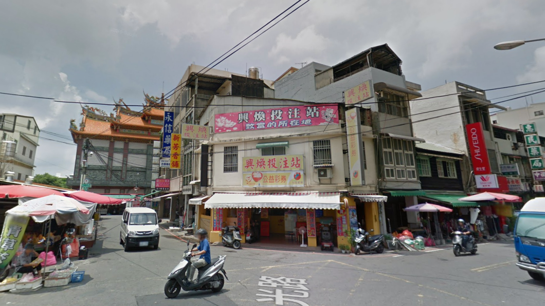有投注站店前地形像蝦簍一說。（圖／翻攝自Google Map）