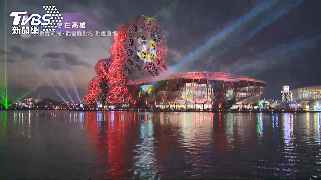 台灣燈會大年初一點燈 雙主燈輝映照亮高雄夜空