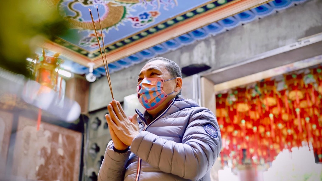 侯友宜過年低調參拜 祈求外甥納豆康復