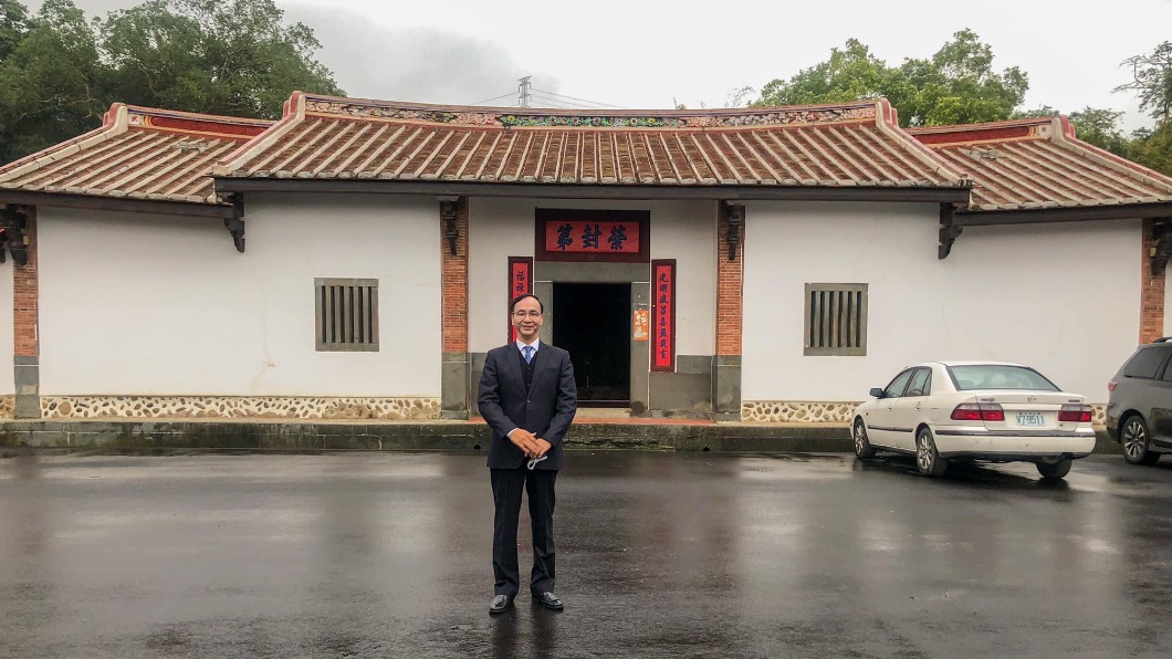 朱立倫初二回大溪娘家 秀舊照小平頭樣貌曝光
