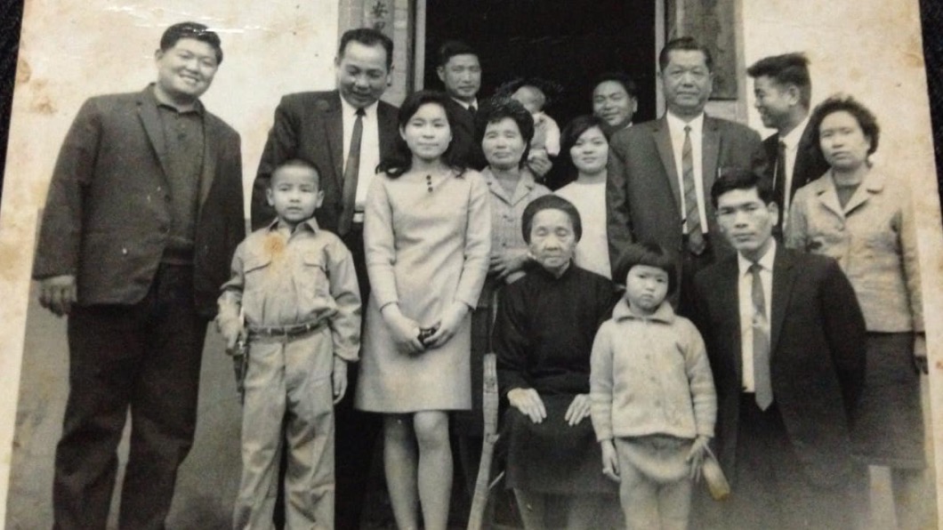 國民黨主席朱立倫初二回大溪娘家。(圖/翻攝朱立倫臉書)