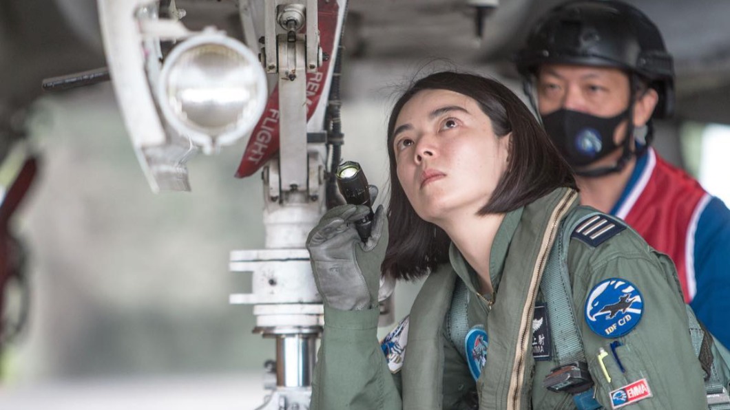 IDF戰機飛行員郭文靜上尉。(圖/軍聞社提供)