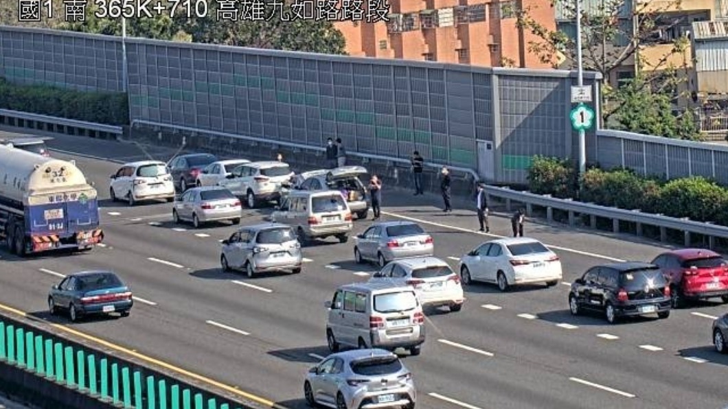 國一5車追撞害回堵4公里 國五、南港新竹燕巢系統開塞