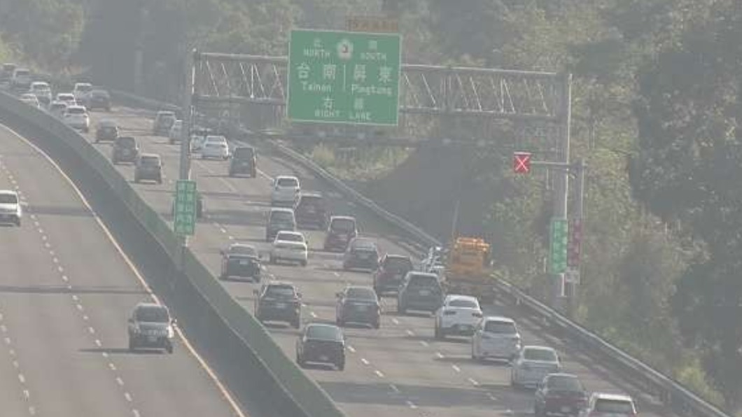 國10東向17.7k發生2小客車追撞事故。（圖／高公局提供）