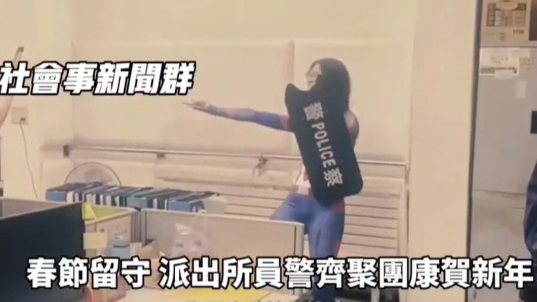 女警扮成美國隊長。(圖/翻攝自社會事)