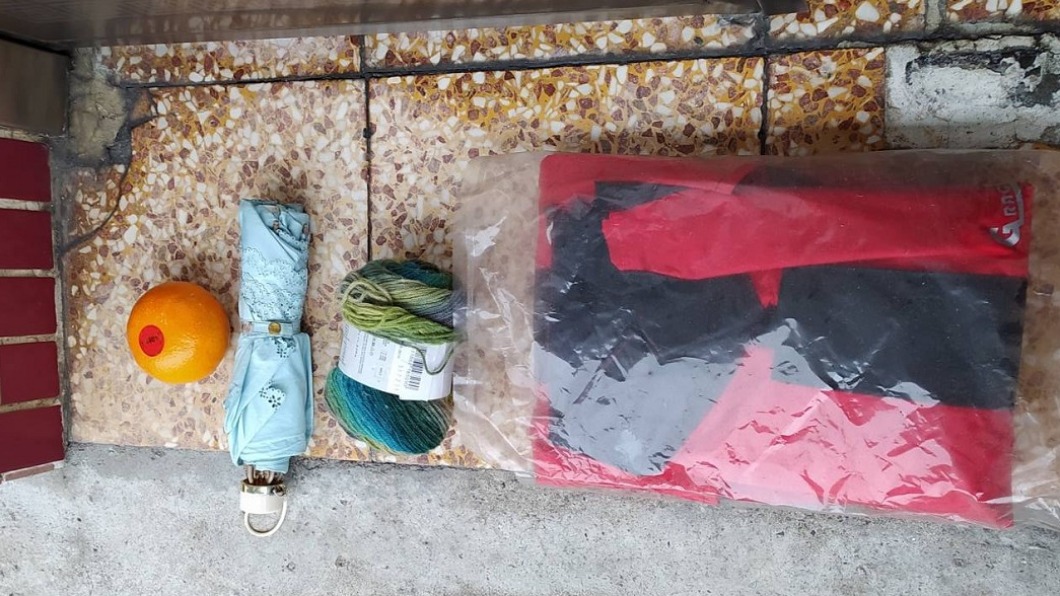 初二門口被放4物品！內行一看急曝「恐怖用途」：快請人處理
