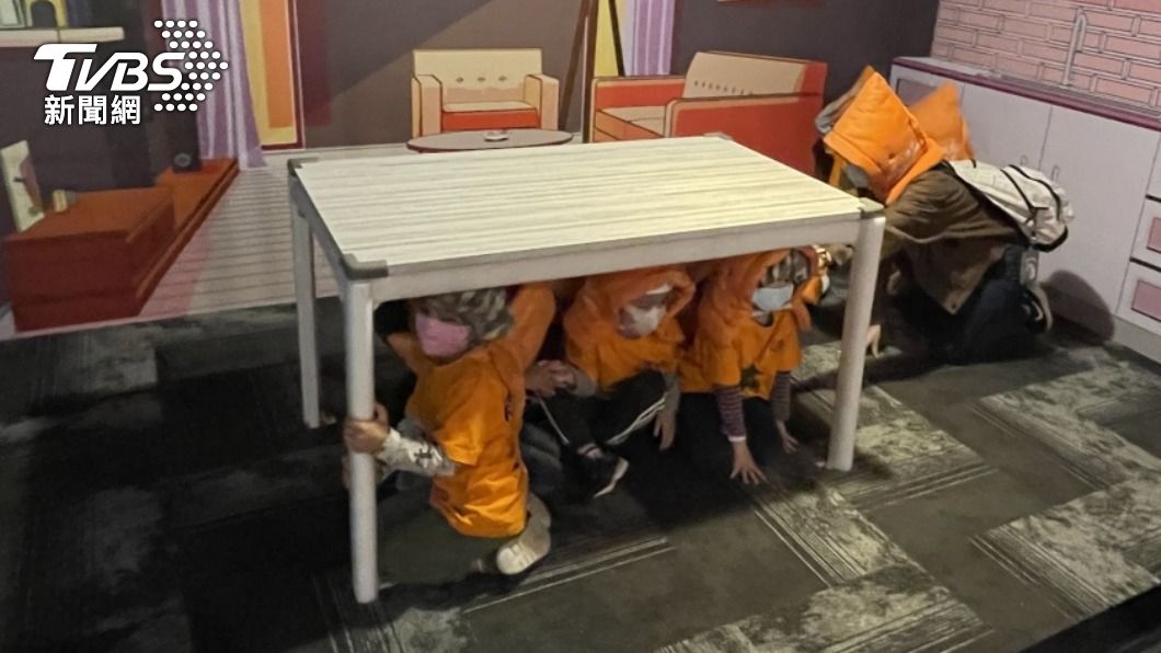 走春探訪北市防災教育館 擬真地震體驗區別錯過
