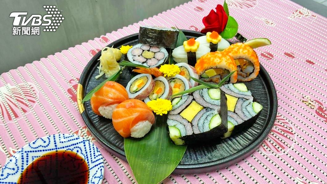科大生創作繽紛壽司如花瓣　國際廚藝大賽奪金