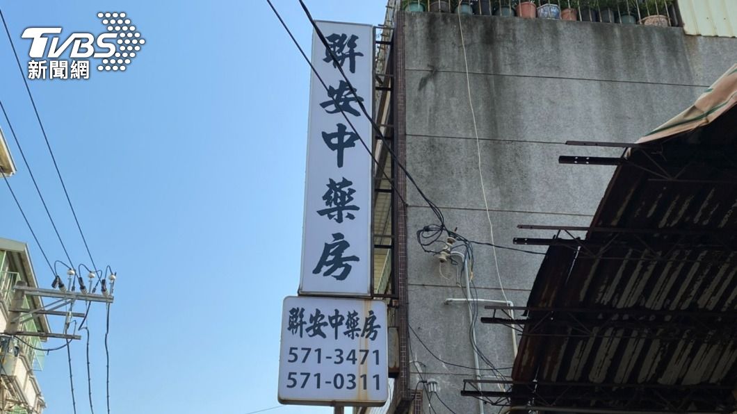 聯安中藥房有確診者足跡，市府派員進行清消。（圖／高雄市政府提供）