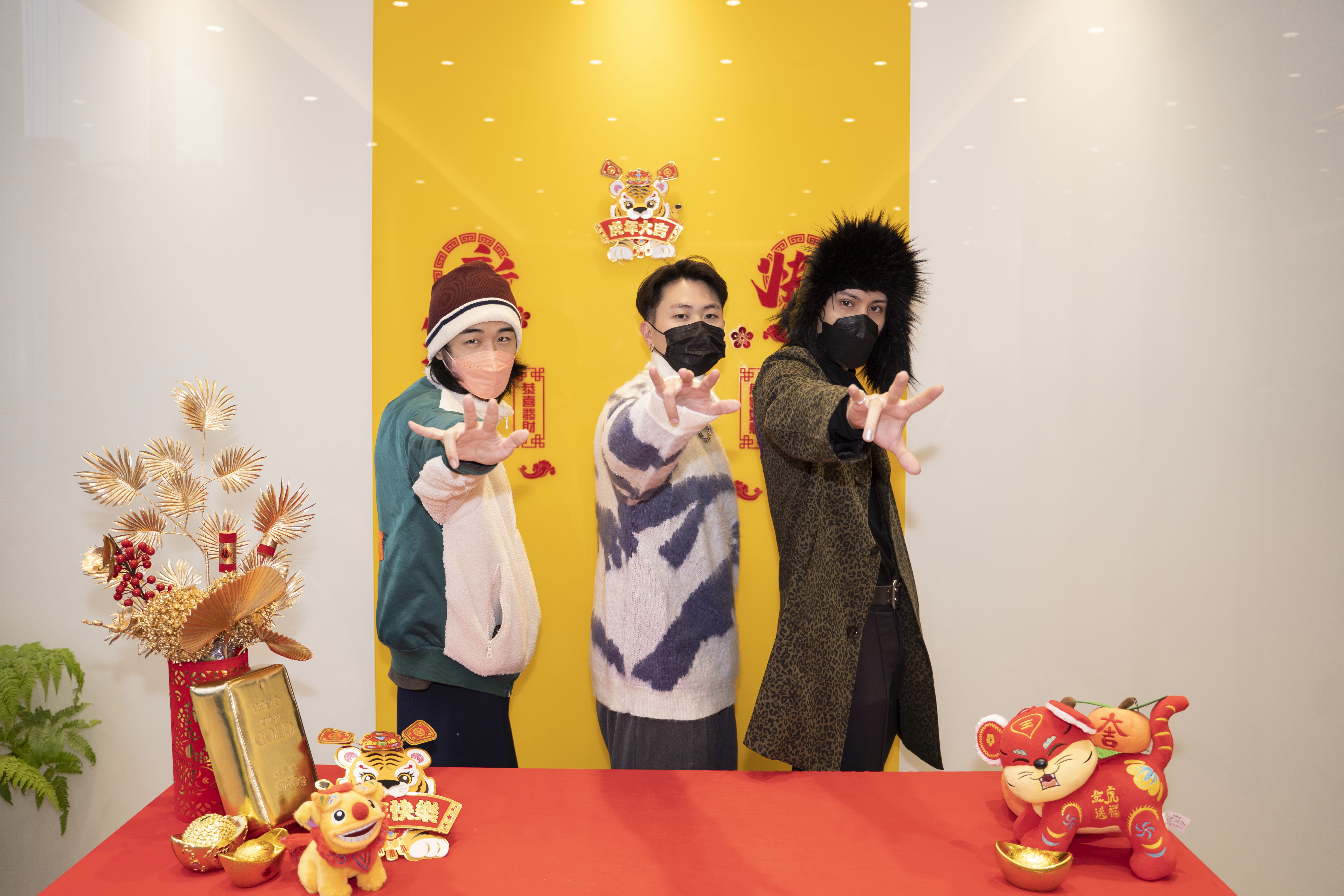 初四YELLOW黃宣(右)、李權哲(左)、LINION(中)三帥集結。(圖/Hit Fm聯播網)