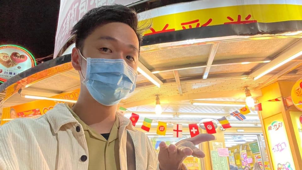 香蕉玩刮刮樂槓龜。(圖/翻攝自香蕉 王俊傑Facebook)