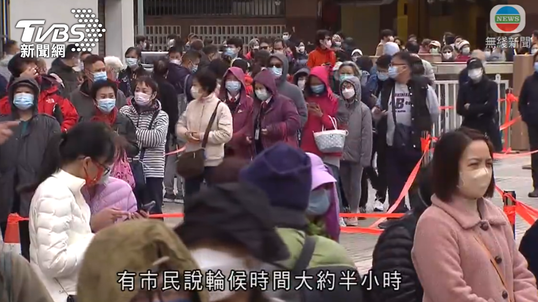 有沙田民眾表示,檢測至少要等個半小時。(圖/TVB提供)