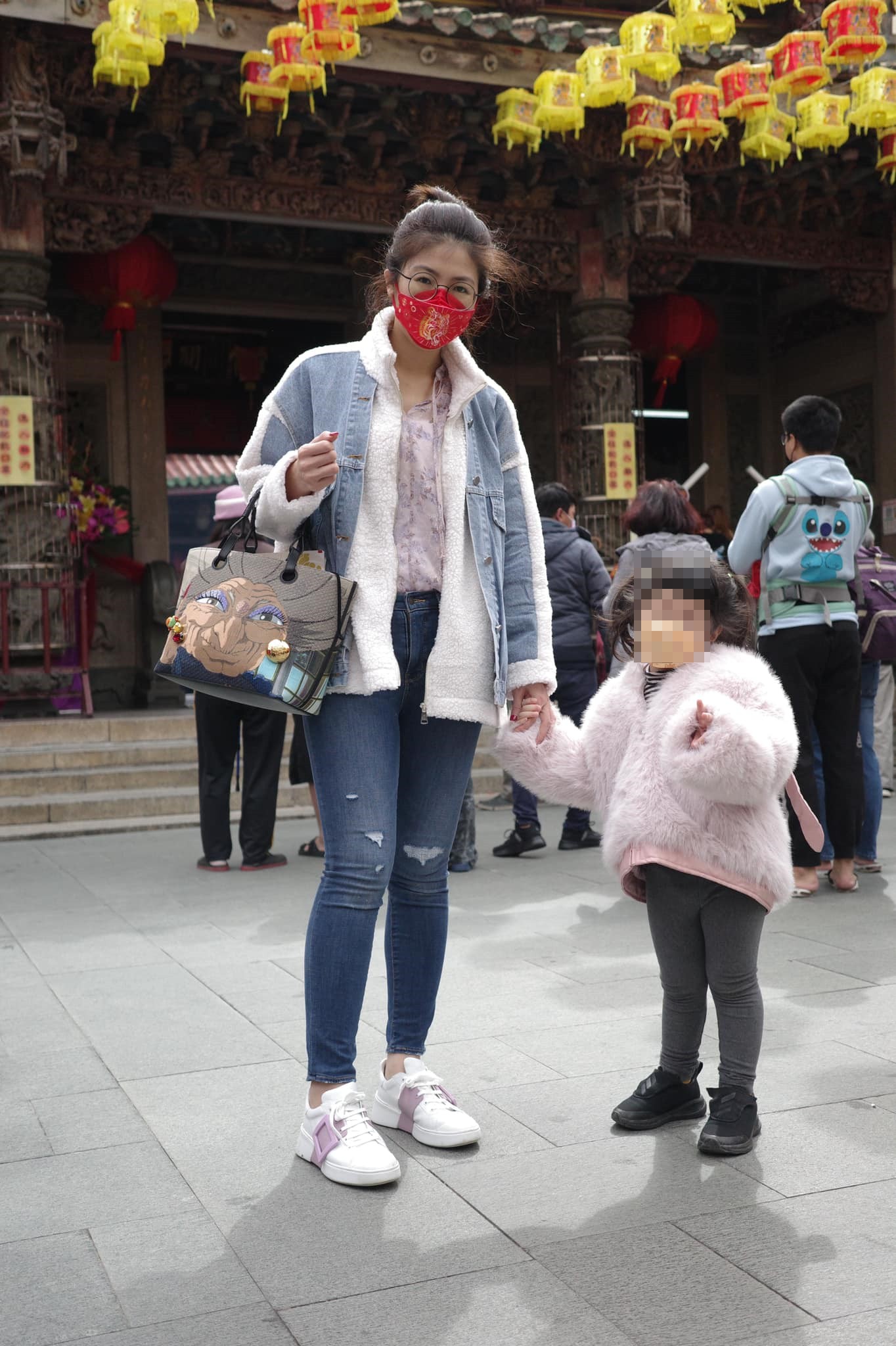 李怡貞背湯婆婆聯名包被家人嫌棄。（圖／翻攝自女人大律師李怡貞FB）