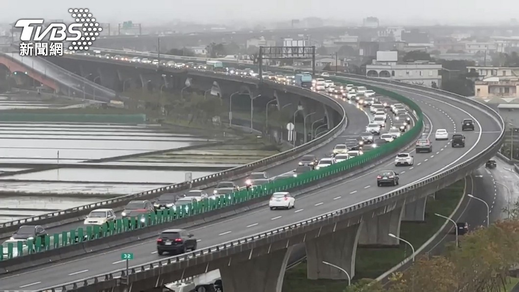 國五北返車潮預計今天(4日)早上開始湧現。(圖/TVBS)