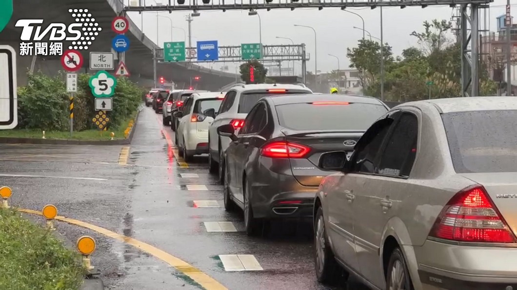 準備收假!北返車潮今再湧現 國五北向恐塞到明凌晨