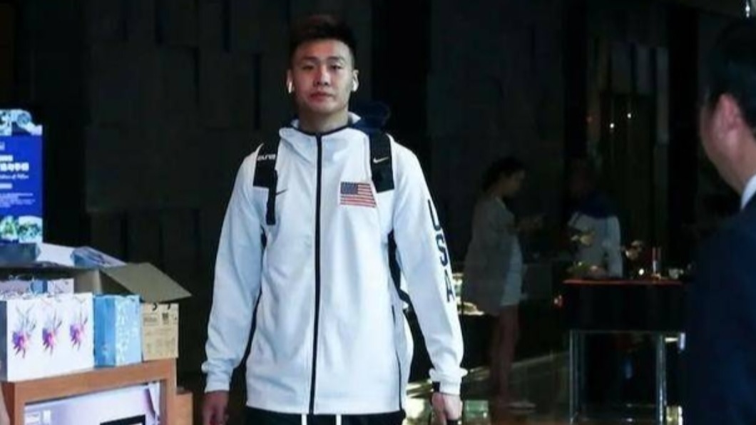 趙睿穿美國隊外套被大陸網友罵翻。（圖／翻攝搜狐）